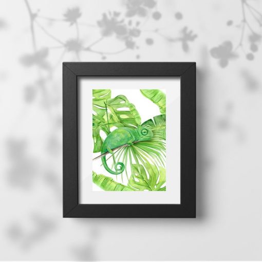 zielona dekoracja tropikalna z kameleonem i monsterą