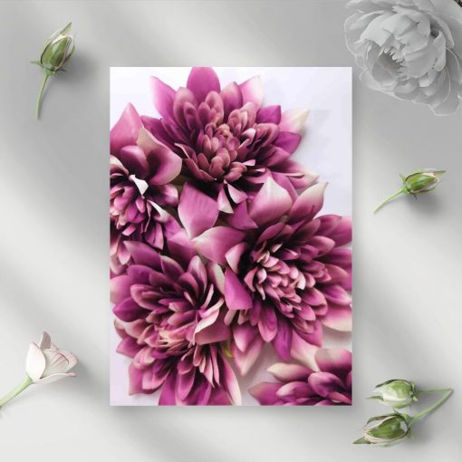 Plakat z motywem fioletowych kwiatów do sypialni