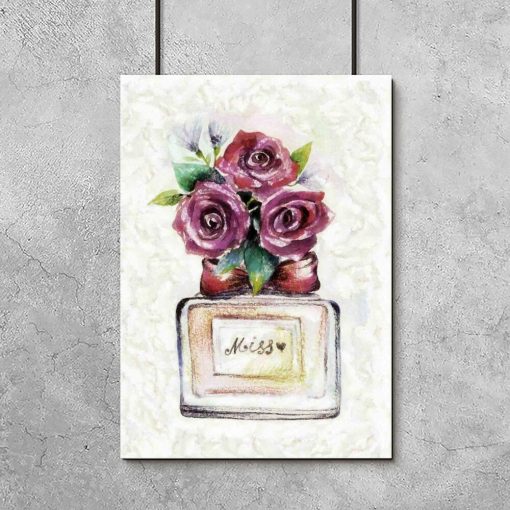 Plakat z perfumami i kwiatami i napisem Miss